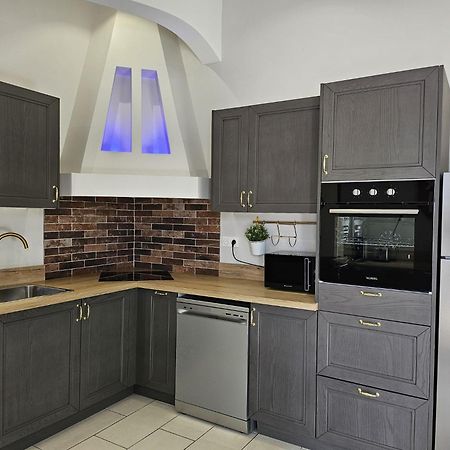Agreable Logement Avec Terrasse Saint-Victoret Extérieur photo