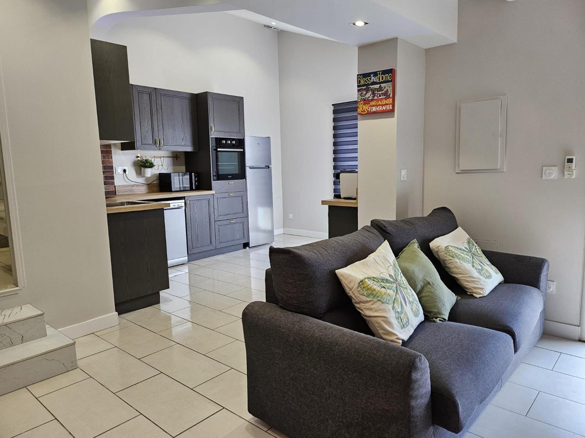Agreable Logement Avec Terrasse Saint-Victoret Extérieur photo