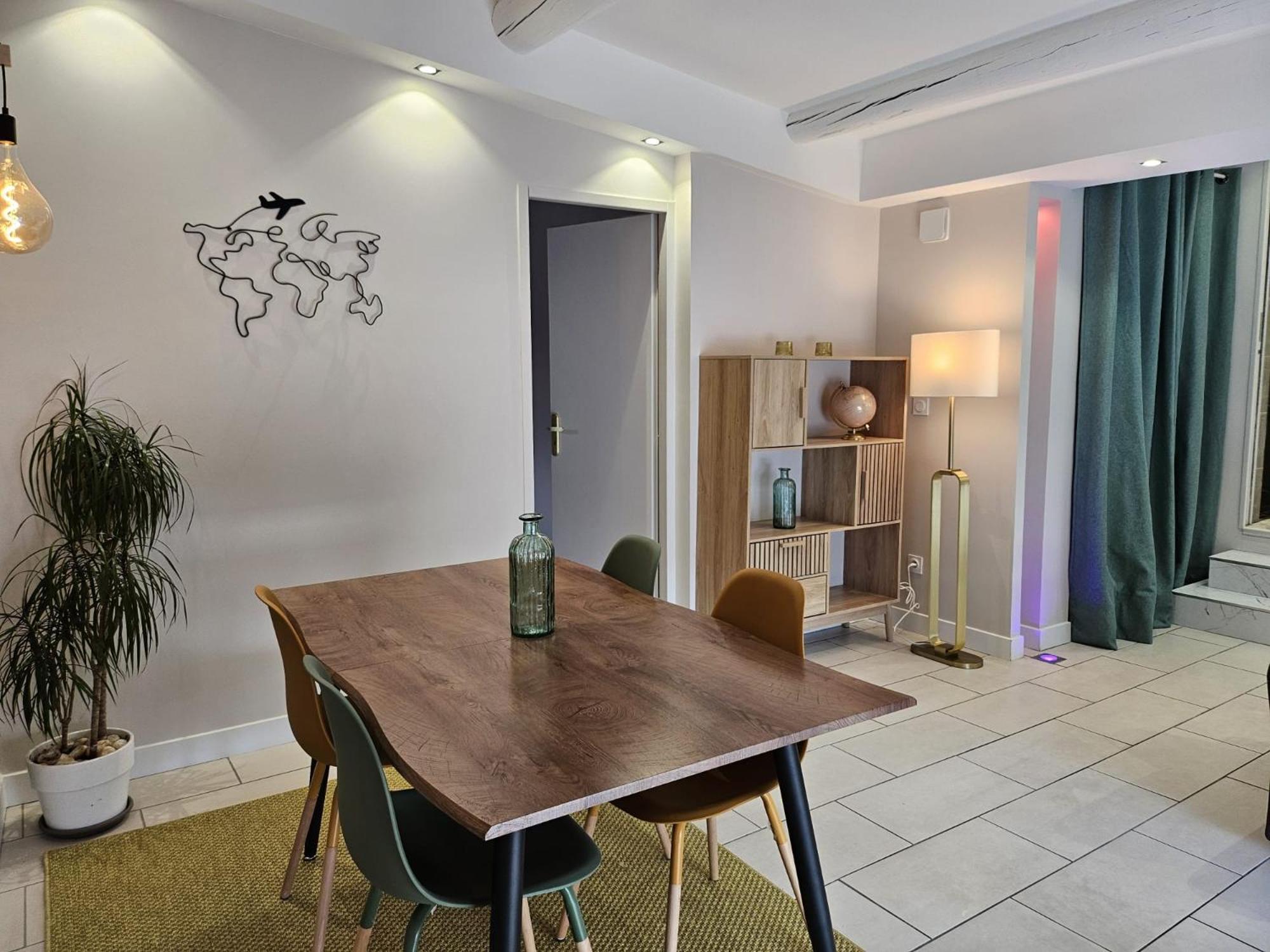 Agreable Logement Avec Terrasse Saint-Victoret Extérieur photo