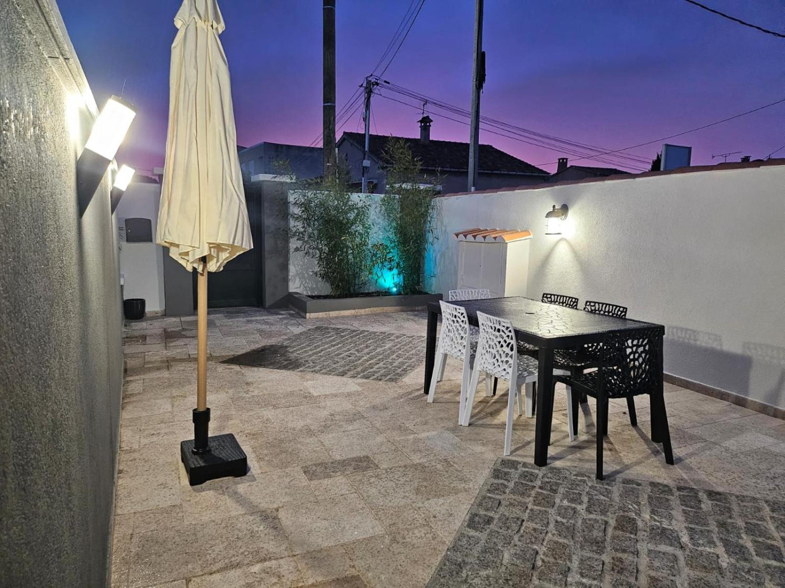Agreable Logement Avec Terrasse Saint-Victoret Extérieur photo