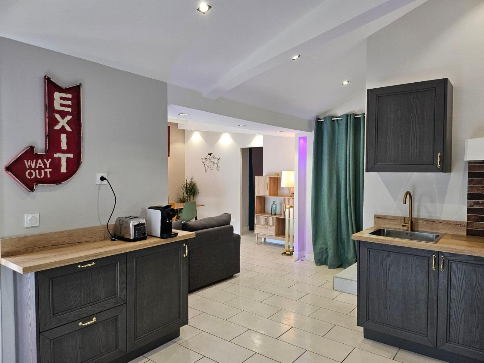 Agreable Logement Avec Terrasse Saint-Victoret Extérieur photo